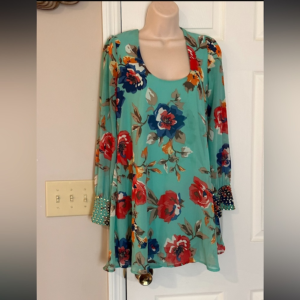 Depri floral dress with studded cuffs euc excellent condition